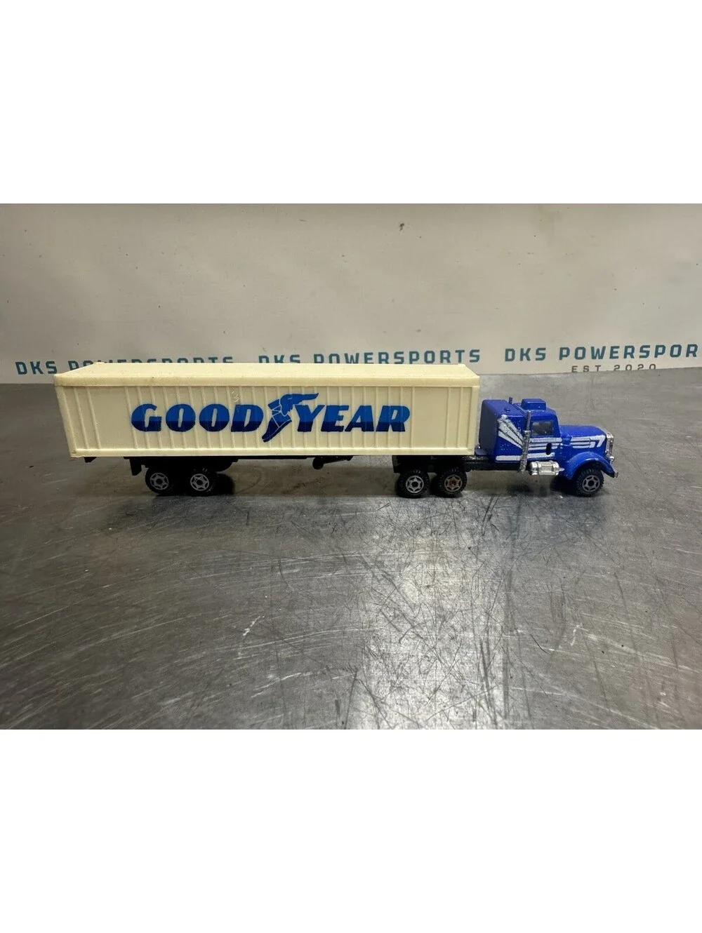 Zylmex Zee Big Rigs K2 Peterbilt 359 w/ Goodyear Tires Trailer 1/87 HO Hong Kong